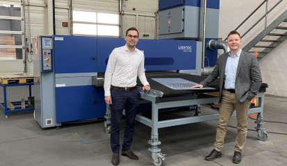 Georg Plersch, Geschäftsführer der Robert Plersch Edelstahltechnik GmbH (links) und Alexander Bochtler, Gebietsverkaufsleiter Metal Processing bei der Lissmac Maschinen-bau GmbH