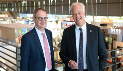 Carl Martin Welcker, EMO-Generalkommissar, (r.) und Dr. Wilfried Schäfer, Geschäftsführer beim EMO-Veranstalter VDW