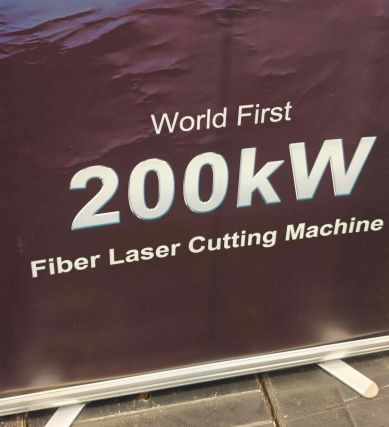 Flyer eines chinesischen Laserherstellers mit Bewerbung seines 200 kW Lasers