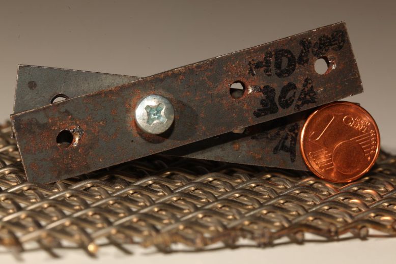 Geld verdienen mit Plasmazuschnitt mit M4 Gewinde und 3mm geschnittenen Löchern