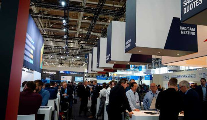 Blick in Halle 13, Messestand Messer Cutting Systems