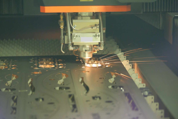 Laser mit hohem Automatisierungsgrad beim Schneiden von Stahl