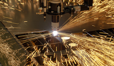 Intelligent Collision Avoidance (ICA) zur Reduktion der Kollisionsgefahr zwischen Laserkopf und Blechteilen.