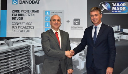 Vereinbarten die Kooperation (von links): Francisco Pérez, Lantek, und Asier Sasiain, DANOBAT Sheet Metal.