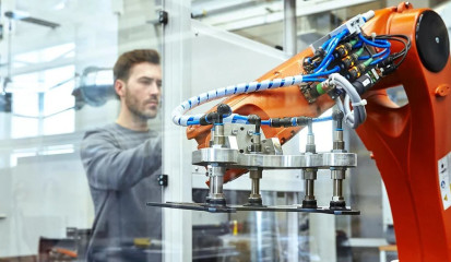 Automatisierte Prozessketten benötigen das Richten und Entgraten