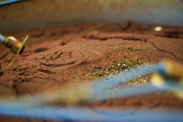 Abrasivmittel Granatsand für das Wasserstrahlschneiden im Auffangbecken