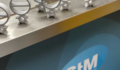 Schnitt mit Abrasiv oder Reinwasser bei Metallbau Seck